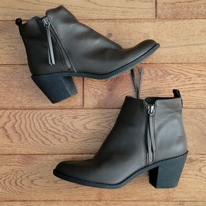 Forever 21 Brown Heeled Zip Ankle Boots 7
